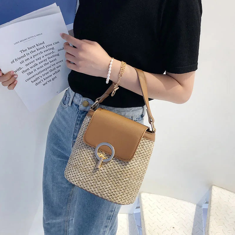 Beach Lady Travel Purses and Handbags Casual Chains Straw Bucket Bags Women Summer Messenger Bag Rattan Bags Shoulder Bag Bolsa